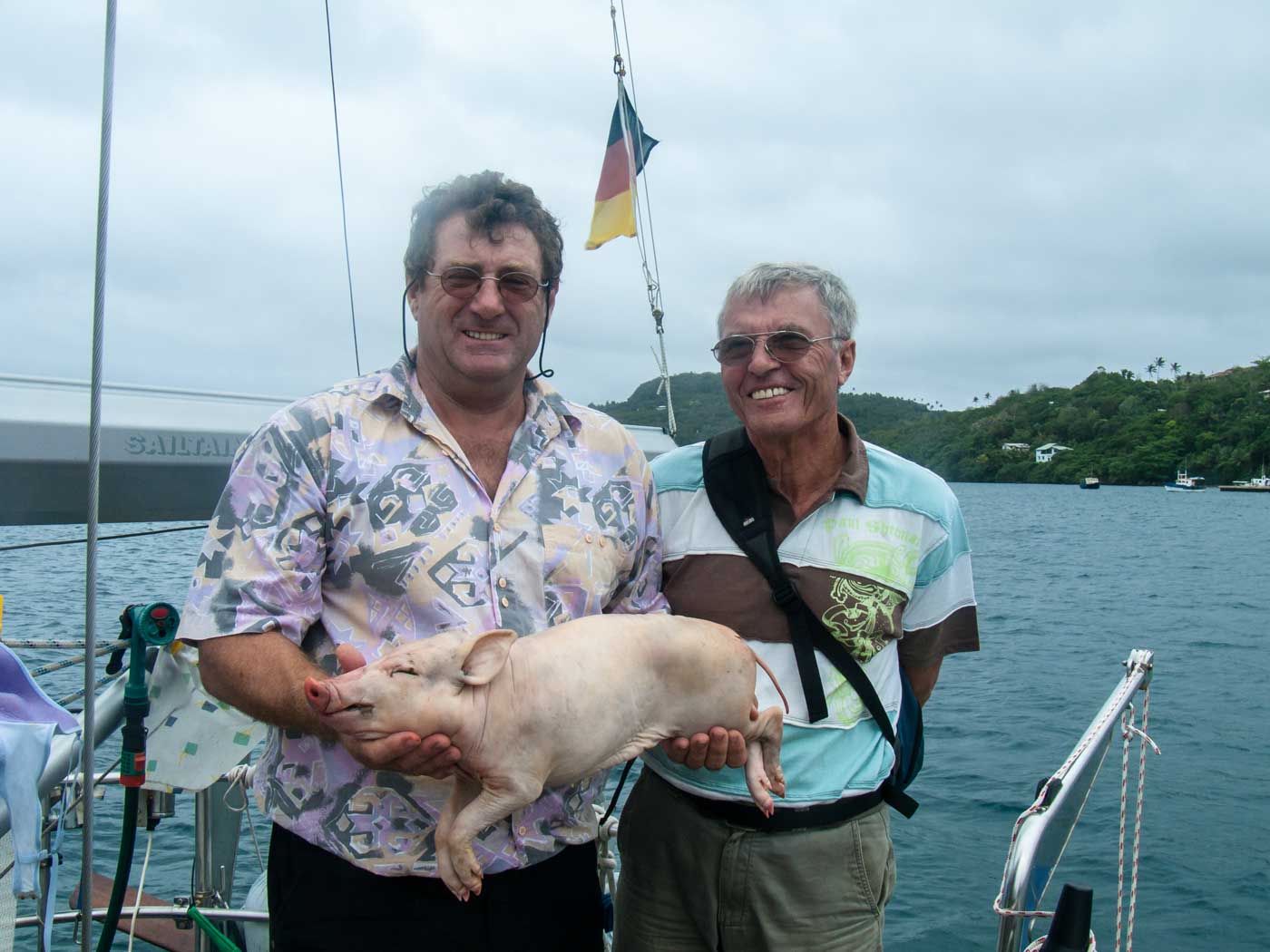 Helmut und Axel mit Schweinchen